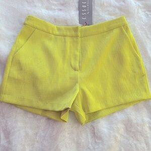 MWT GREEN SHORTS SIZE MEDIUM